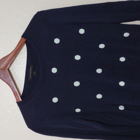 SLIGHTLY USED BANANA REPUBLIC LIGHTWEIGHT SWEATER NAVY AND WHITE POLKA DOT - Picture 3 of 6